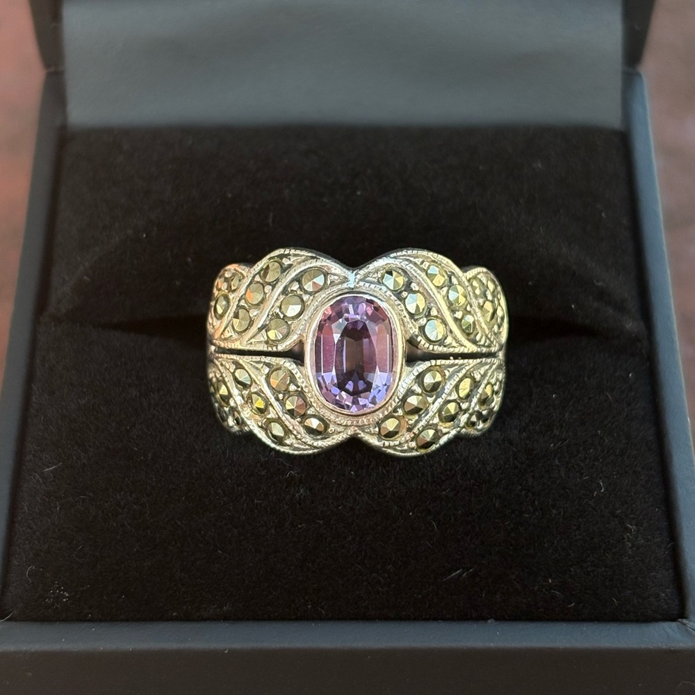 Vintage Amethyst & Marcasite Sterling Silver Ring - Picture 5 of 9